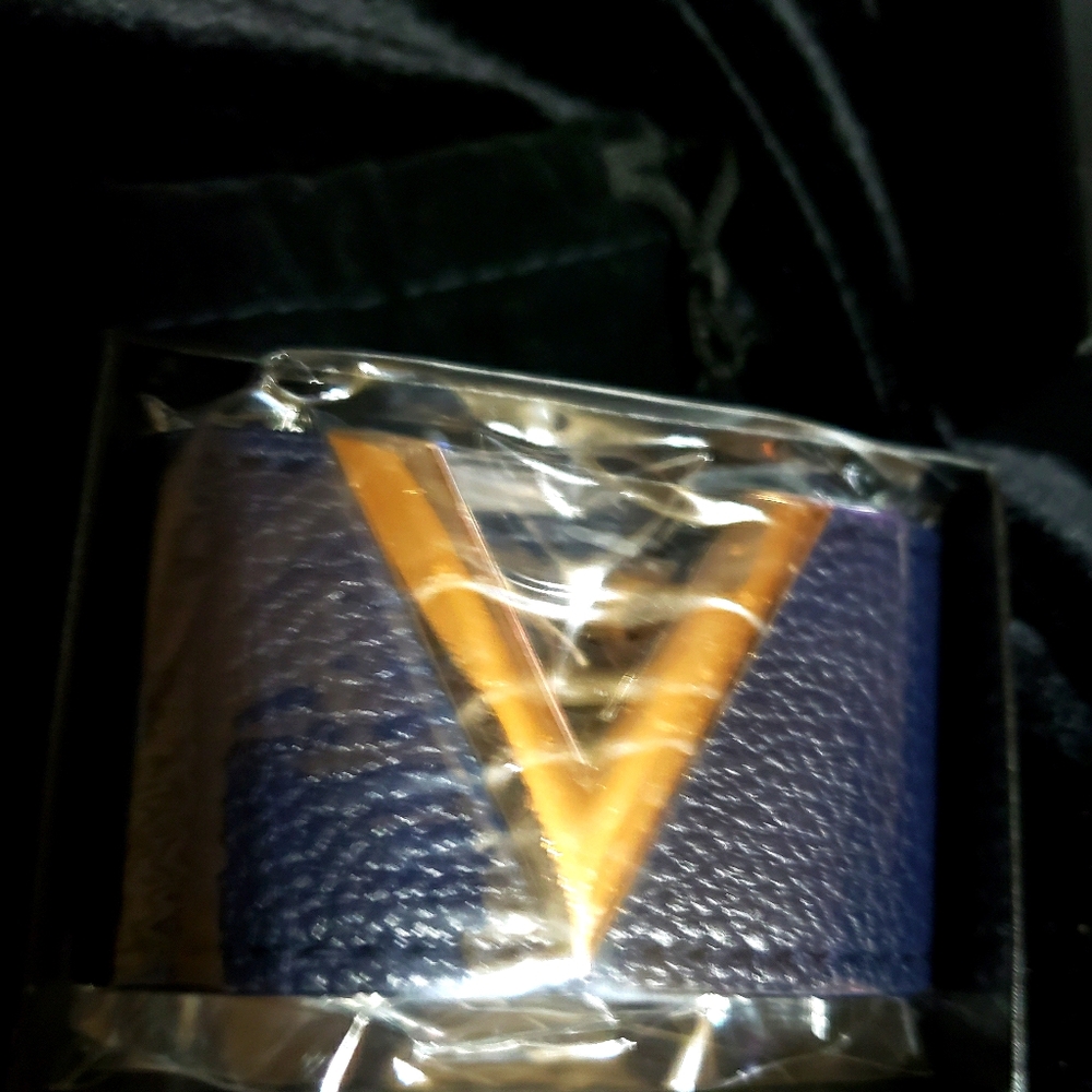 Navy blue chunky V cuff bracelet